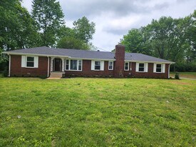 5108 Cornwall Dr in Brentwood, TN - Building Photo
