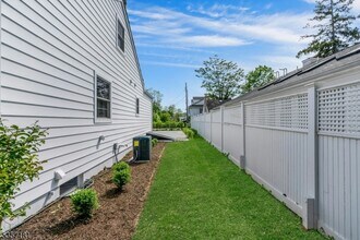 25 Maple Ave in Morristown, NJ - Foto de edificio - Building Photo
