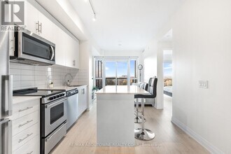 509 Dundas St W in Oakville, ON - Building Photo - Building Photo