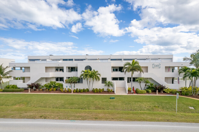 THE BREAKERS in Melbourne Beach, FL - Foto de edificio - Building Photo