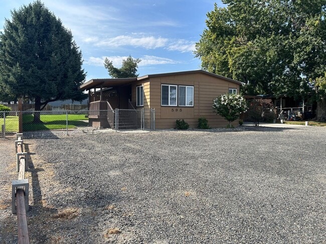 property at 595 N 60th Ave