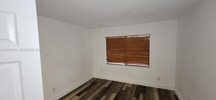 6540 W 26th Dr in Hialeah, FL - Building Photo - Building Photo