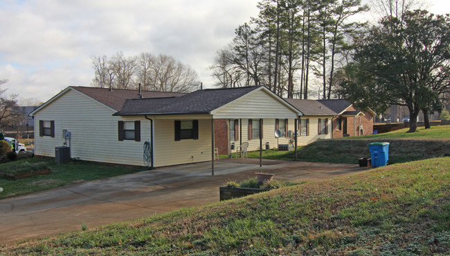 247 9th St in Belmont, NC - Building Photo - Building Photo