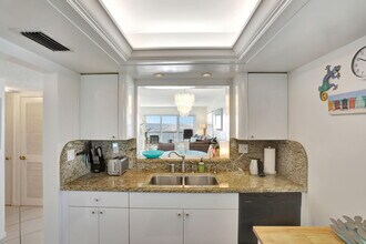 1069 Hillsboro Mile in Hillsboro Beach, FL - Building Photo - Building Photo