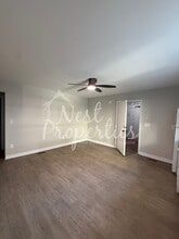 233 E Cambridge Ave in Greenwood, SC - Foto de edificio - Building Photo