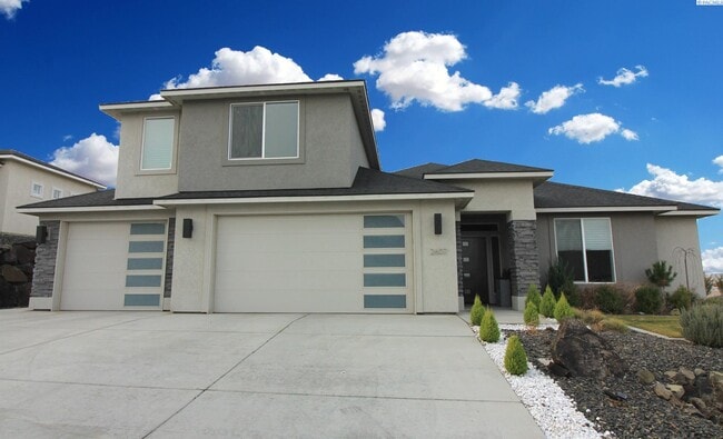 property at 2607 Falcon Ln