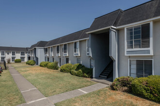 Casa Luna Apartments in Dallas, TX - Foto de edificio - Building Photo