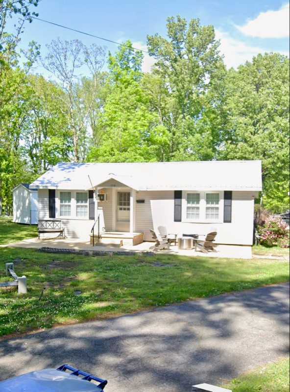 property at 1716 Pinecrest St