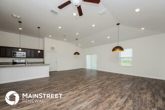 333 Hidden Lk Lp in Haines City, FL - Building Photo - Building Photo