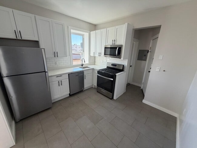 5517 Grant Pl in West New York, NJ - Building Photo - Building Photo