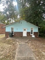 410 Glover Ave in Enterprise, AL - Building Photo