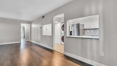2568 Pine Ridge Way S in Palm Harbor, FL - Building Photo - Building Photo