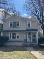 1002 E Lincoln Ave in Royal Oak, MI - Building Photo