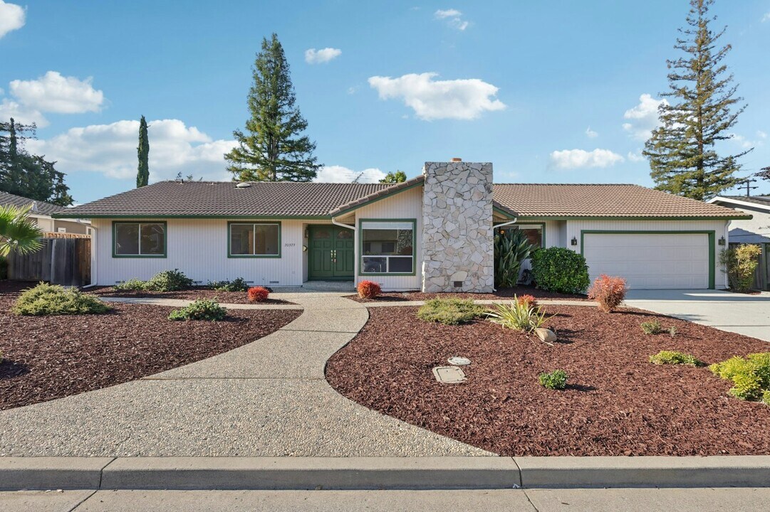 20373 Glasgow Dr in Saratoga, CA - Building Photo