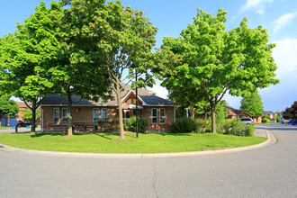 Springbrook Gardens in Richmond Hill, ON - Building Photo - Building Photo