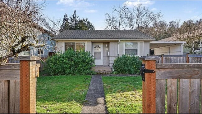 316 32nd Ave E in Seattle, WA - Foto de edificio - Building Photo