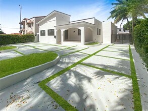 1687 SW 11th St in Miami, FL - Building Photo - Building Photo