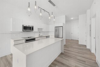 101 Diplomat Pkwy, Unit 0605 in Hallandale Beach, FL - Foto de edificio - Building Photo