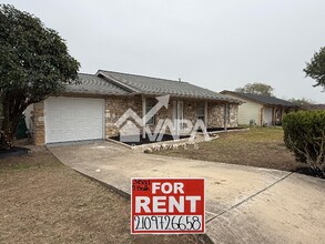 7817 Leafy Hollow in Live Oak, TX - Foto de edificio - Building Photo