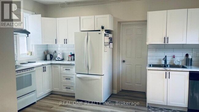 162 Darling St in Brantford, ON - Building Photo - Building Photo