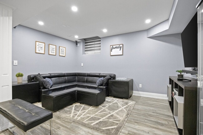 609 Twain Ave