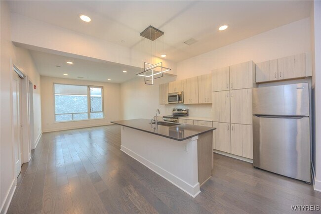 1020 Elmwood Ave in Buffalo, NY - Building Photo - Building Photo