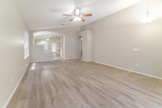 8228 W Behrend Dr in Peoria, AZ - Building Photo - Building Photo