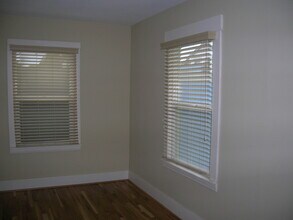 4743 N Albina Ave, Unit A in Portland, OR - Foto de edificio - Building Photo