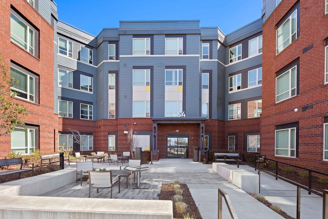 Herndon Square Senior 62+ Apartments in Atlanta, GA - Foto de edificio