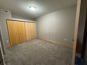 2600 University Ave SE, Unit 301 in Minneapolis, MN - Building Photo - Building Photo