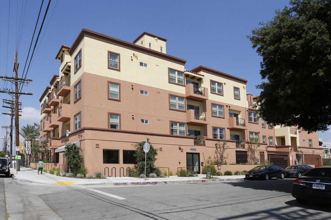 Archwood Court in Van Nuys, CA - Foto de edificio