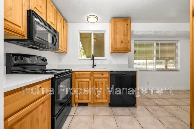 10551 Violet Dr in Sandy, UT - Building Photo - Building Photo