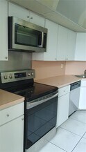 3575 Brokenwoods Dr in Coral Springs, FL - Building Photo - Building Photo