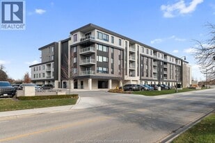 14400 Tecumseh Rd E in Tecumseh, ON - Building Photo