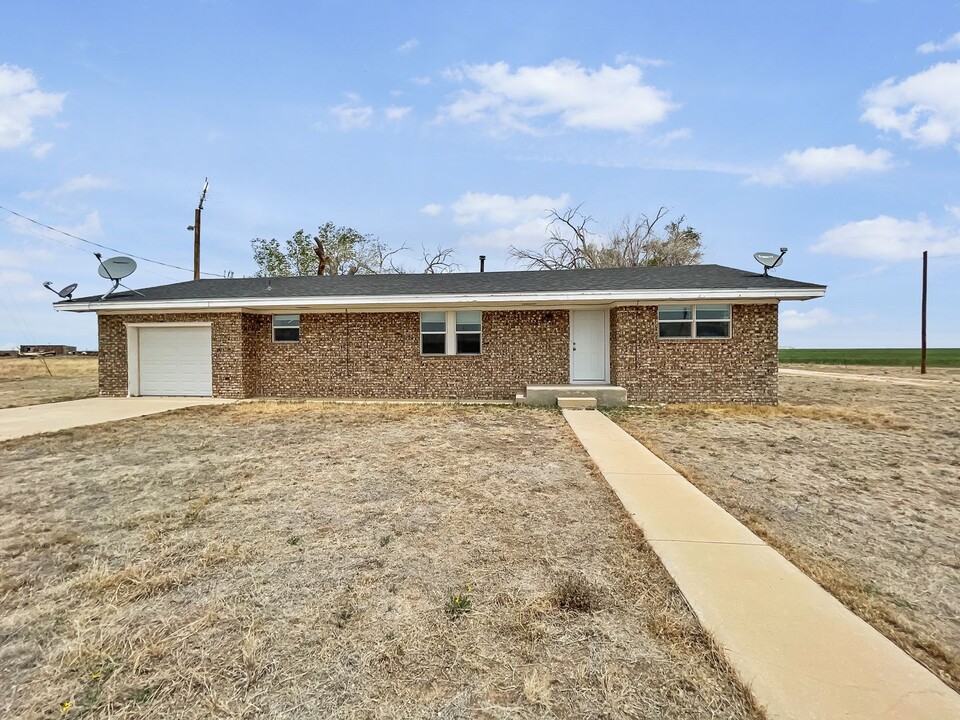 8416 W Stiles Rd in Hobbs, NM - Building Photo