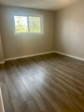 2 BED - 1 BATH - BURLINGTON - FREEHOLD TOWNHOUSE in Burlington, ON - Building Photo - Building Photo