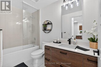 301 Sea Ray Ave in Innisfil, ON - Building Photo - Building Photo