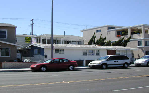 207 E Balboa Blvd in Newport Beach, CA - Building Photo - Building Photo