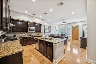 2520 Bluebonnet Ln, Unit 45 in Austin, TX - Foto de edificio - Building Photo