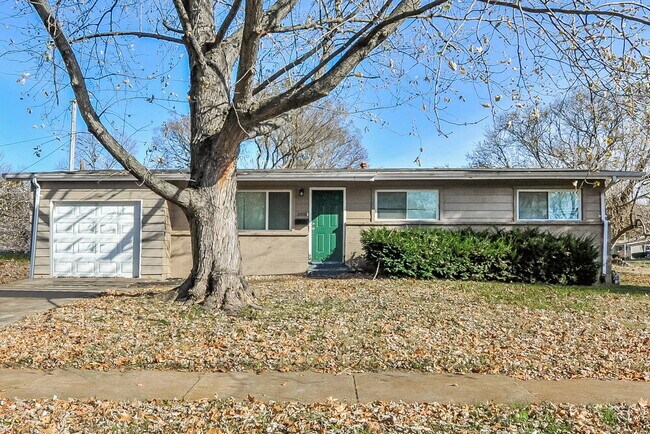 2010 Thunderbird Ave