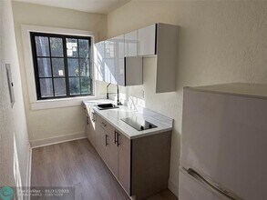 2000 Jefferson St-Unit -17 in Hollywood, FL - Building Photo - Building Photo