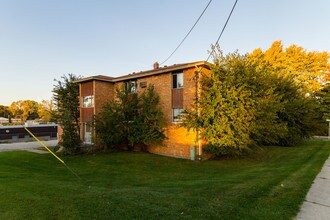 1107 Arthur Rd in Rockford, IL - Foto de edificio - Building Photo