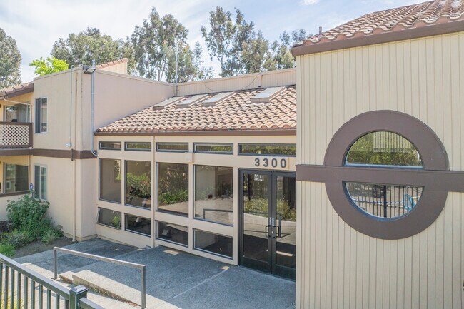 Oxford Gardens in Fremont, CA - Foto de edificio - Building Photo