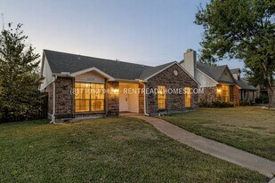 3819 O B Crowe Dr in Dallas, TX - Building Photo