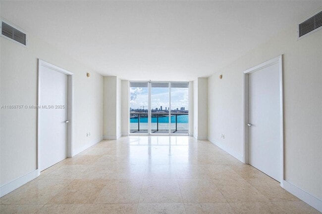50 Biscayne Blvd in Miami, FL - Building Photo - Building Photo