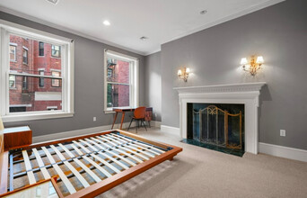 402 Marlborough St, Unit 3 in Boston, MA - Building Photo - Building Photo