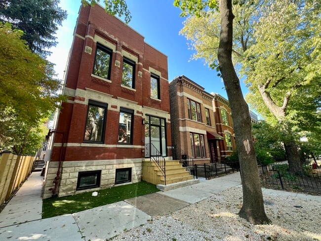 property at 822 N Winchester Ave