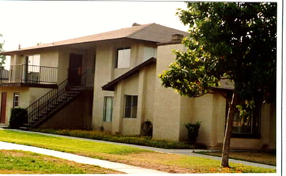 1135 Oxford Dr in Redlands, CA - Foto de edificio