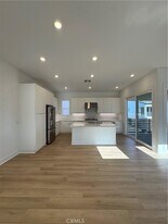 436 Loon in Irvine, CA - Building Photo