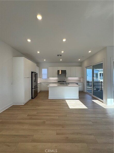 436 Loon in Irvine, CA - Building Photo
